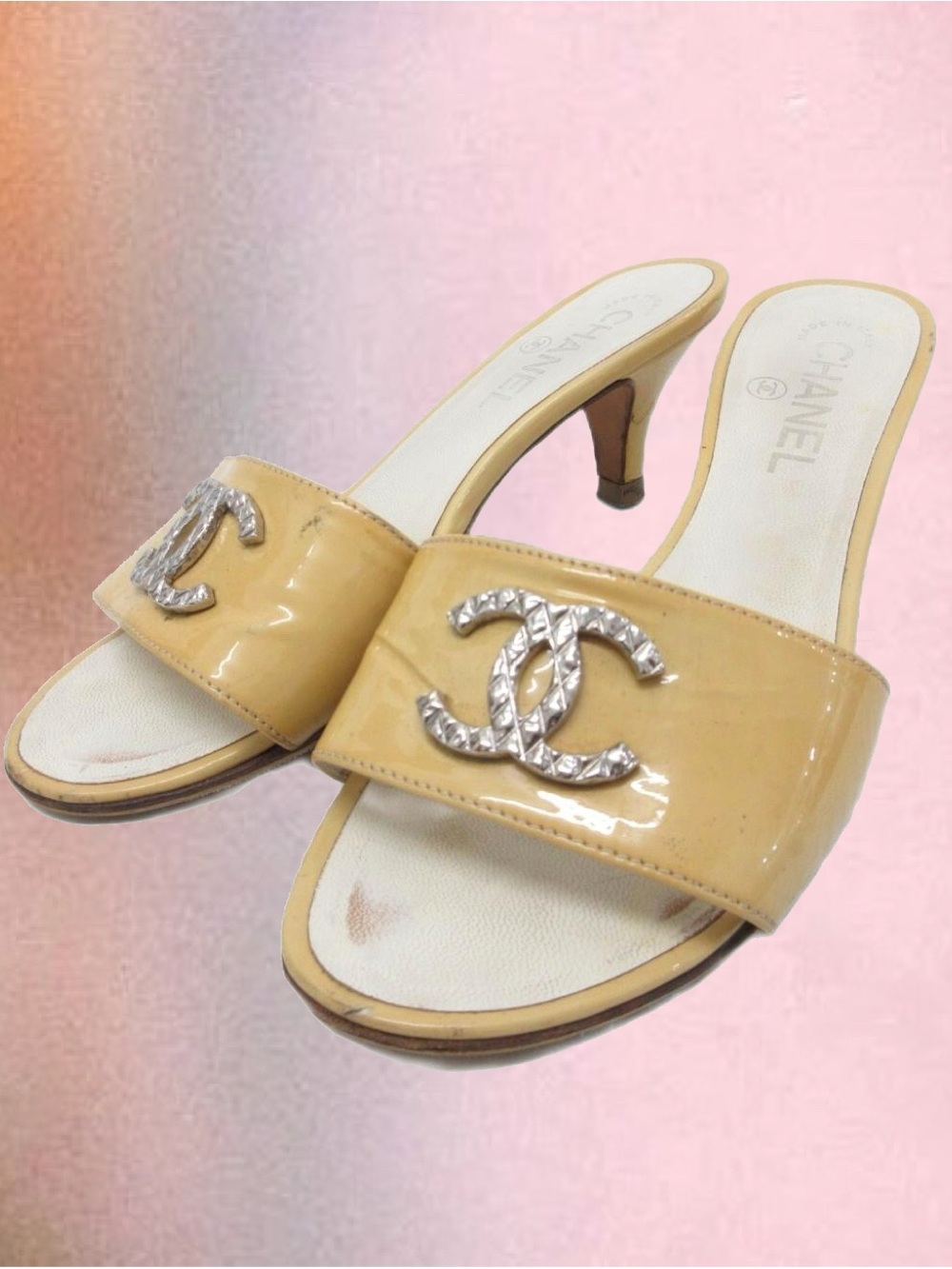 CHANEL Coco Mark Patent Leather Mule Sandals – Butter Yellow (Size 36)